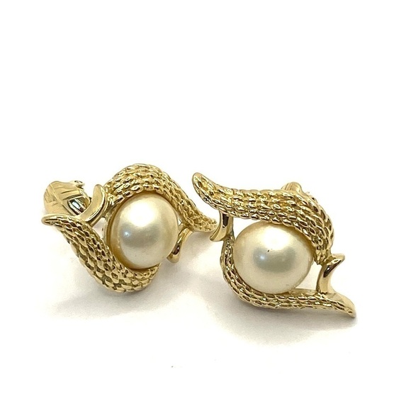 Trifari TM Clip Ons Earrings Faux Pearls 80s 90s - Picture 11 of 11